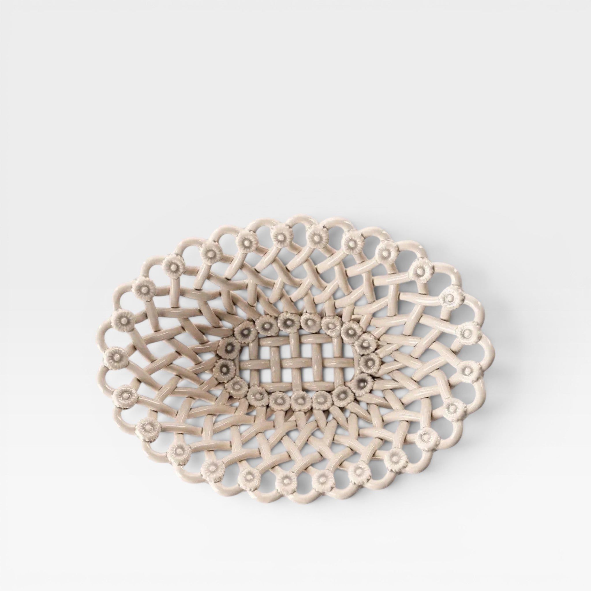 Keep-Collections cream ceramic fruit bowl with woven texture and floral accents, oval shape.